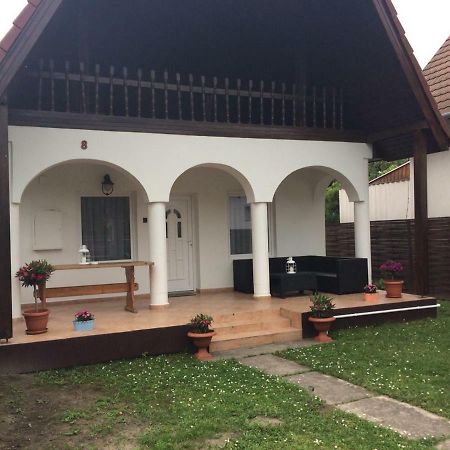 Julianna Apartmanhaz Balatonlelle Εξωτερικό φωτογραφία