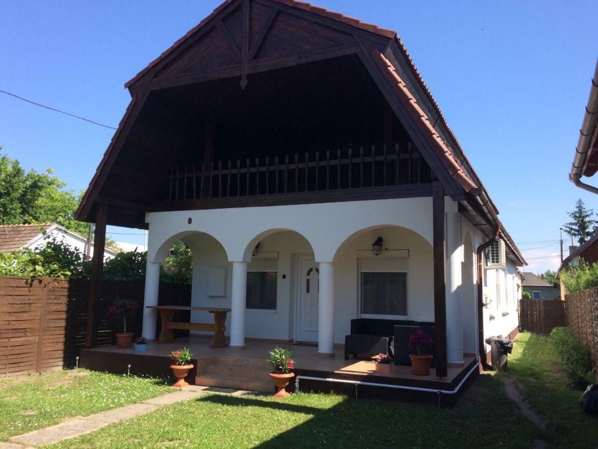 Julianna Apartmanhaz Balatonlelle Εξωτερικό φωτογραφία